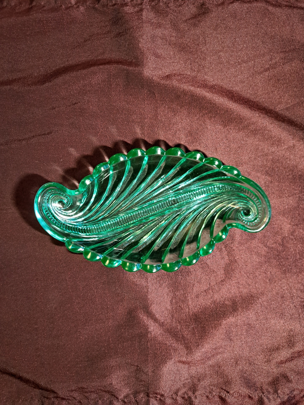 Vintage Leaf-Shaped Glass Trinket Dish - Green